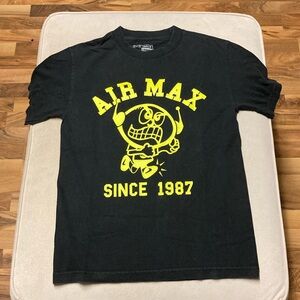 Nike Air Max Since 1987 Black and Yellow Vintage Tee Shirt Size Men’s Small